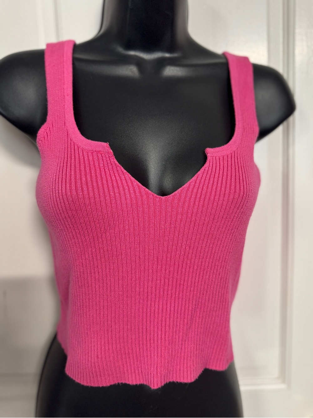 Ribbed Notch V-Neck Cropped Tank Top in Hot Pink